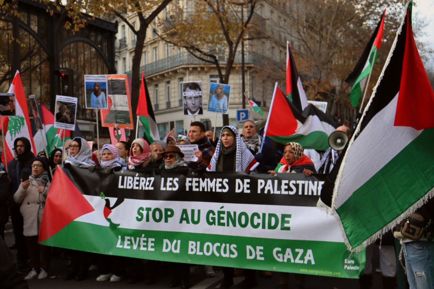 França: Protestos pelas mulheres de Gaza em Paris ocultado pela mídia imperialista